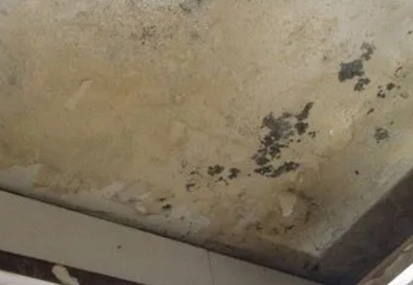 东湖阳台漏水维修公司分享下东湖卫生间渗水维修需要注意哪些问题。